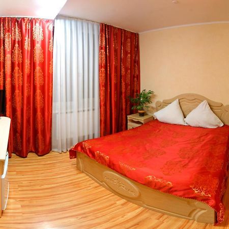 De Luxe Otel Khmilnyk Dış mekan fotoğraf