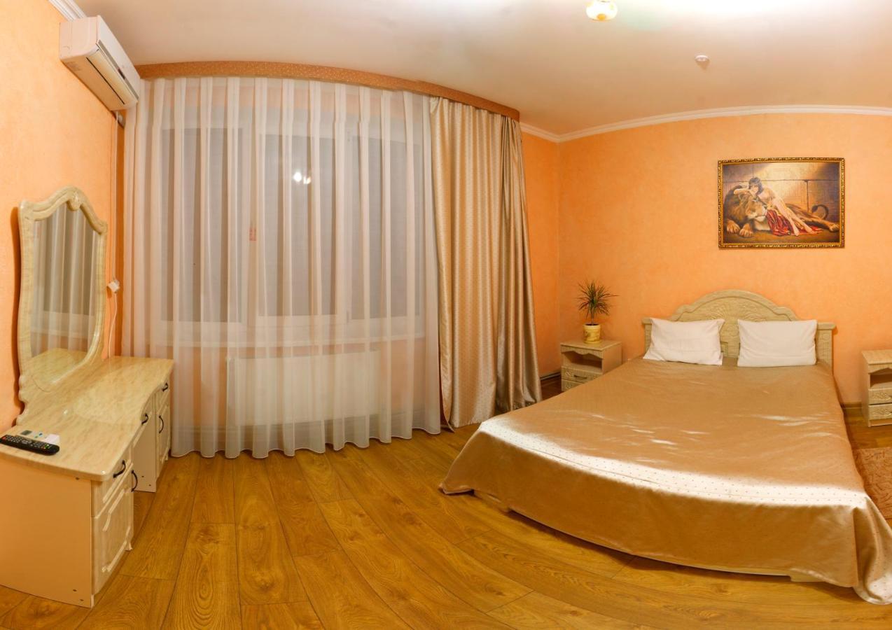De Luxe Otel Khmilnyk Dış mekan fotoğraf