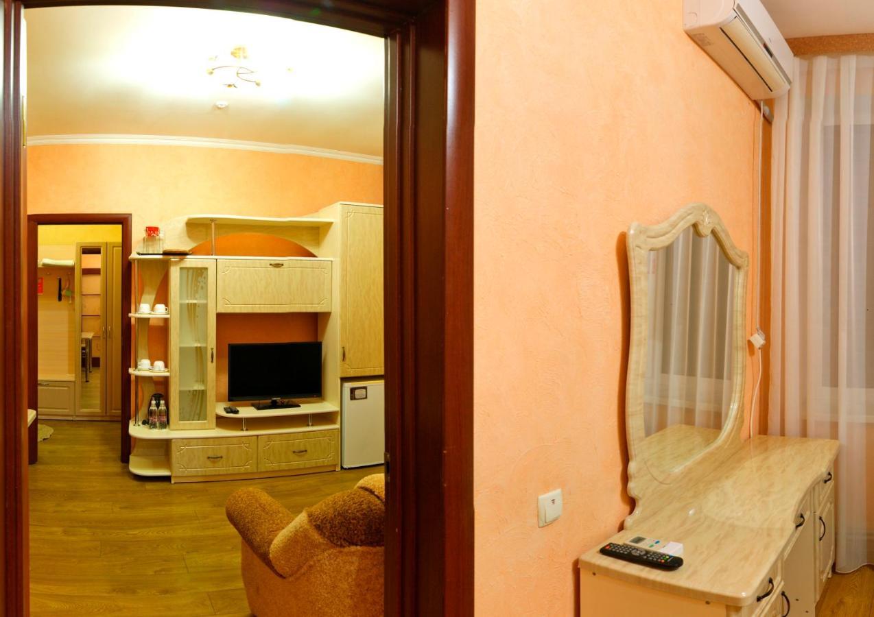 De Luxe Otel Khmilnyk Dış mekan fotoğraf