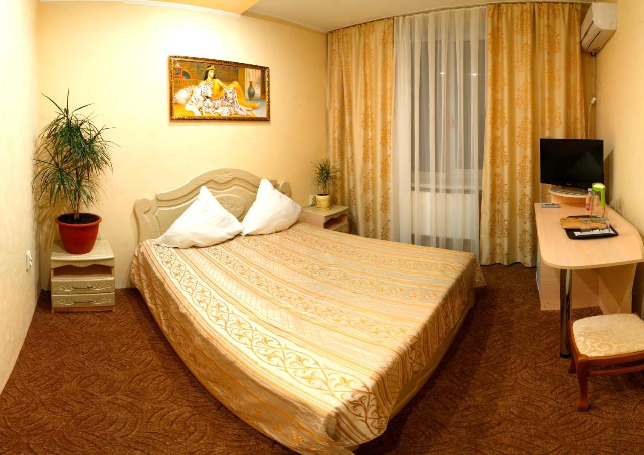 De Luxe Otel Khmilnyk Dış mekan fotoğraf