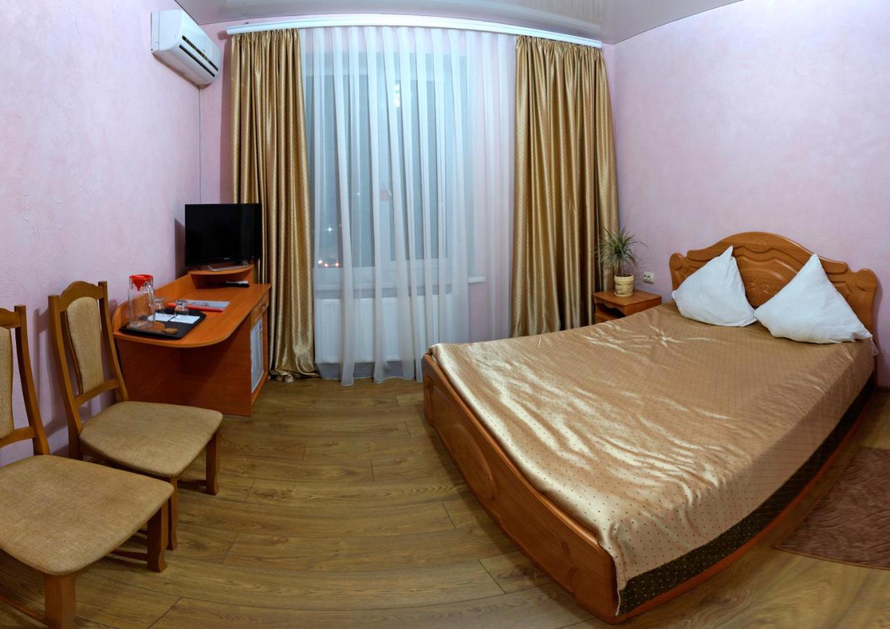 De Luxe Otel Khmilnyk Dış mekan fotoğraf