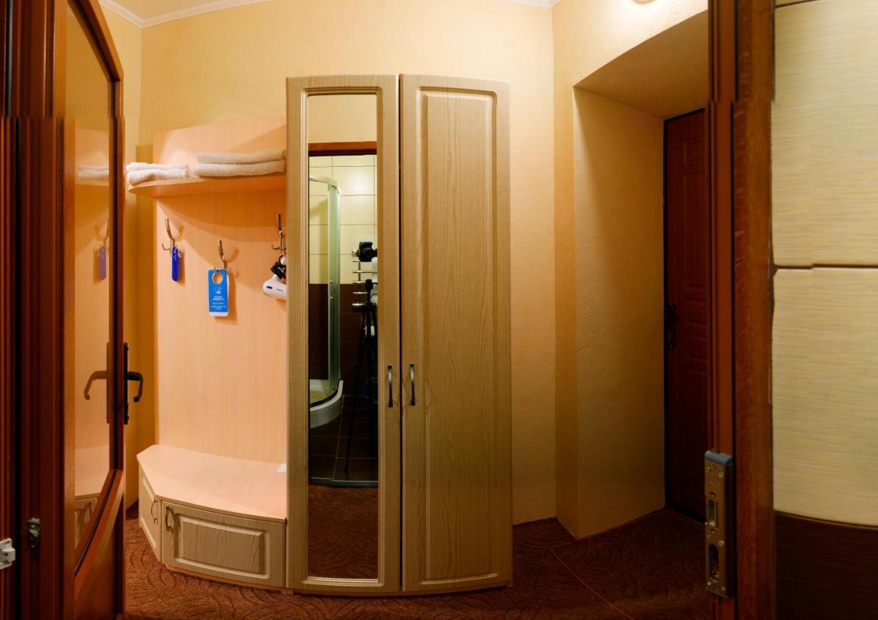 De Luxe Otel Khmilnyk Dış mekan fotoğraf